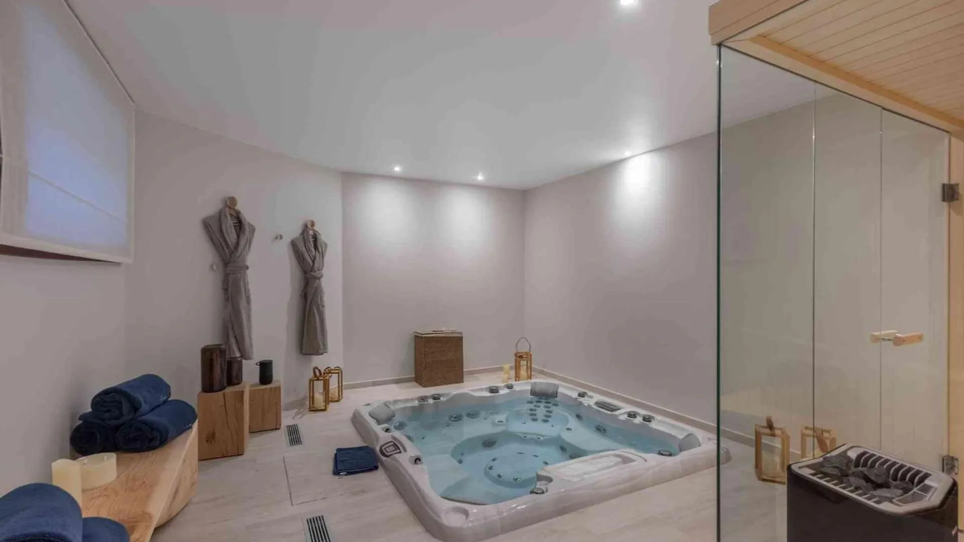 Chalet De Luxe Avec Sauna Et Jacuzzi, Proche Pistes Et Centre De Courchevel - Fr-1-563-142